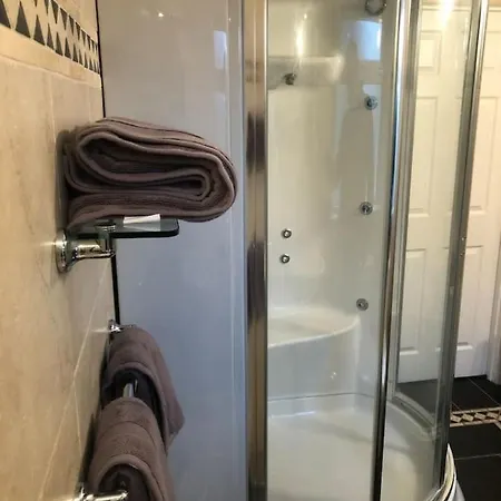 Discreet Luxury Super House! Holiday home